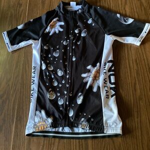 Size sm NUK cycling/biking women’s top and padded bottoms, black white floral